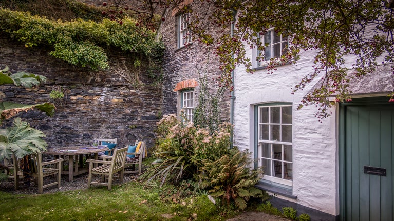 The exterior, garden and outdoor furniture at Harbour View, Cornwall